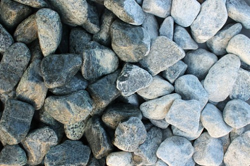 Kamenclub.ru: Щебень галтованный зеленый (змеевик) фр. 50-100 мм.  купить в Волжском галтовка мраморная зеленый, салатовый мрамор 12 500 руб/т   фото КАМЕНЬ КЛУБ