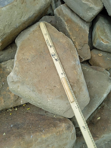 Kamenclub.ru: Песчаник для мощения дорожек, площадок, парковок ( фр 5-10 см)  купить в Волжском песчаник  серый желтый коричневый рыжий песчаник оголтованный окатанный 6500 руб/т   фото КАМЕНЬ КЛУБ