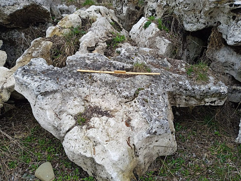 Kamenclub.ru: Выветренный известняк (степной) фр. 500-1500 мм.  купить в Волжском    10000 руб/т   фото КАМЕНЬ КЛУБ