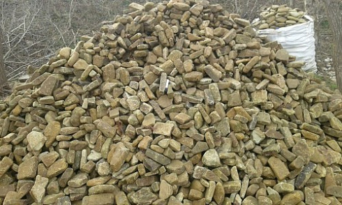 Kamenclub.ru: Песчаник для строительства и кладки блочный (фр 100-200 мм)  купить в Волжском песчаник бежевый серый рыжий валун мелкий для строительства песчаник 6500 руб/т   фото КАМЕНЬ КЛУБ