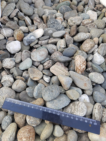 Kamenclub.ru: Галька речная окат (пестрая) фр. 20-40 мм. купить  в Волжском галька речная пестрая, серая, серые оттенки галька речная окатанная округлая 5000 руб/т   фото КАМЕНЬ КЛУБ