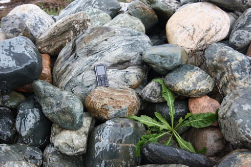 Kamenclub.ru: Ландшафтные валунчики фр.100-500 мм.  купить в Волжском крупный природный камень серый, темно-серый, светло-серый речной валун крупный 4800 руб/т   фото КАМЕНЬ КЛУБ