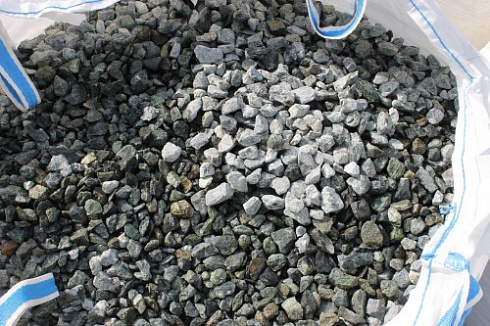 Kamenclub.ru: Щебень крошка зеленый (змеевик) фр. 20-40 мм.  купить в Волжском мрамор зеленый, салатовый ландшафтная мраморная крошка 8500 руб/т   фото КАМЕНЬ КЛУБ