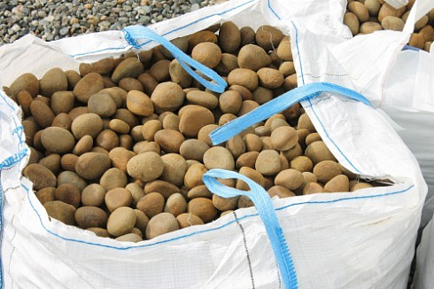 Kamenclub.ru: Песчаник ядра, фр. 100-300 мм  купить в Волжском песчаник бежевый серый рыжий речная галька 5 000 руб/т   фото КАМЕНЬ КЛУБ