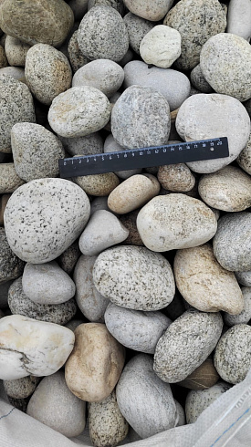 Kamenclub.ru: Галька речная окат (серо-белая) фр. 70-120 мм купить  в Волжском галька галечник бело-серая, серо-белая, серая, белая речная природная галька  8000 руб/т   фото КАМЕНЬ КЛУБ