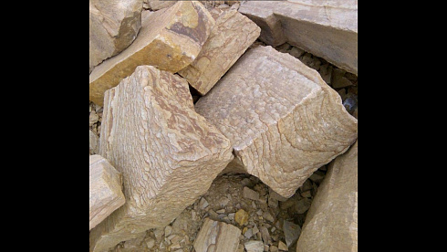 Kamenclub.ru: Песчаник пластушка желтый с рисунком (4-6 см)  купить в Волжском плитняк пластушка желтый с рисунком песчаник 9 000 руб/м3   фото КАМЕНЬ КЛУБ