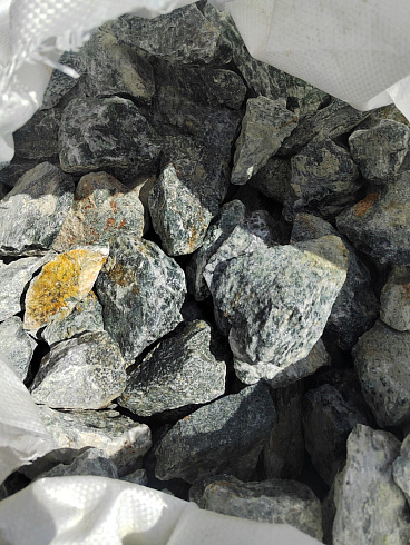 фото Галтованный жадеит (фр. 70-100 мм)  купить в Волжском в интернет-портале КАМЕНЬ КЛУБ