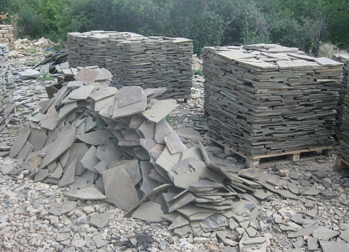 Kamenclub.ru: Песчаник пластушка серо-зеленый (1,5 см)  купить в Волжском плитняк - пластушка серо-зеленый, серый, зеленый пластушка рваная ландшафтная колотая 10200 руб/м3   фото КАМЕНЬ КЛУБ