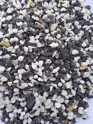 Kamenclub.ru: Мраморная крошка (щебень крошка микс : белый-черный-розовый) фр. 3-5 мм.  купить в Волжском мрамор белый, черный, розовый, разноцветный мраморная каменная крошка декорвтивная 12000 руб/т   фото КАМЕНЬ КЛУБ