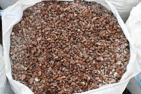 Kamenclub.ru: Мраморная крошка (щебень крошка розовый) фр. 20-40 мм.  купить в Волжском мрамор розовый, красный мраморная крошка декоративная 11000 руб/т   фото КАМЕНЬ КЛУБ