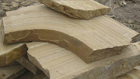 Kamenclub.ru: Форматный камень (плаха) пошаговая дорожка от 70-150 см (4 -12 см)  купить в Волжском плитняк  форматный плаха желтый песчаник 9 000 руб/т   фото КАМЕНЬ КЛУБ