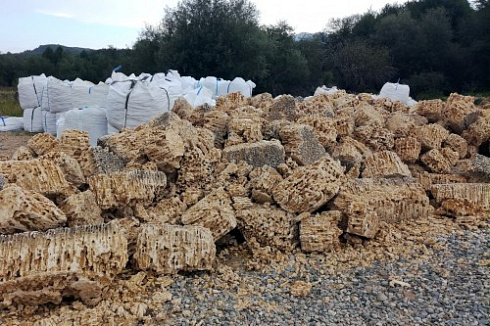 Kamenclub.ru: Крымский природный меотис фр. 100-500 мм.  купить в Волжском меотис бежевый рыжий молочный желтый ракушечник 4 500 руб/т   фото КАМЕНЬ КЛУБ