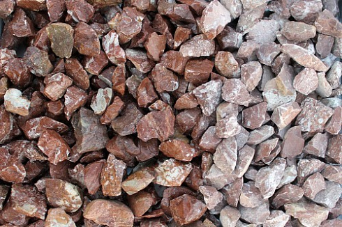 Kamenclub.ru: Мраморная крошка (щебень крошка розовый) фр. 20-40 мм.  купить в Волжском мрамор розовый, красный мраморная крошка декоративная 11000 руб/т   фото КАМЕНЬ КЛУБ
