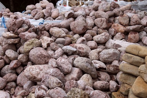 Kamenclub.ru: Розовый валунчик фр.100-300 мм.  купить в Волжском крупный природный камень розовый, серый молочный красный речной галечник природный 7850 руб/т   фото КАМЕНЬ КЛУБ