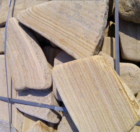 Kamenclub.ru: Песчаник пластушка галтованный желтый с рисунком (3 см)  купить в Волжском плитняк - пластушка желтый песчаник 21000 руб/м3   фото КАМЕНЬ КЛУБ