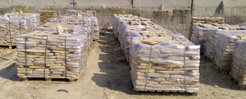 Kamenclub.ru: Песчаник пластушка галтованный желтый с рисунком (3 см)  купить в Волжском плитняк - пластушка желтый песчаник 21000 руб/м3   фото КАМЕНЬ КЛУБ