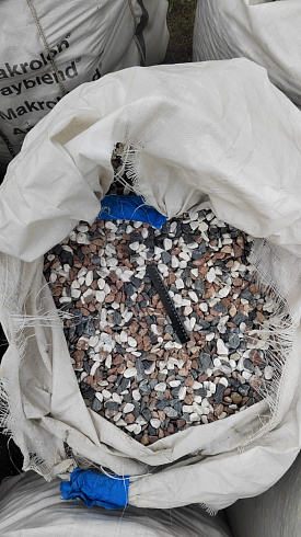 Kamenclub.ru: Мраморная крошка (щебень галтованный микс:белый-зеленый-розовый) фр.20-40 мм.  купить в Волжском мрамор белый, зеленый, розовый мрамор декоративный (галтовка) 15500 руб/т   фото КАМЕНЬ КЛУБ