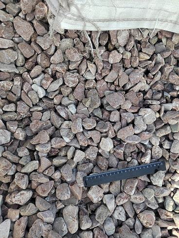 Kamenclub.ru: Мраморная крошка (щебень галтованный розовый) фр.20-40 мм.  купить в Волжском мрамор розовый, красный оголтованный округлый щебень  15000 руб/т   фото КАМЕНЬ КЛУБ