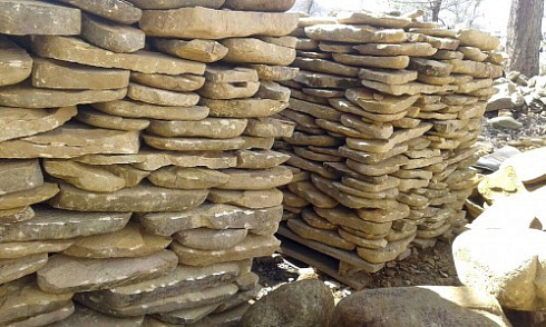 Kamenclub.ru: Песчаник колотый для облицовки (фр. 2-3 см)  купить в Волжском песчаник бежевый серый рыжий песчаник строительный 5000 руб/т   фото КАМЕНЬ КЛУБ