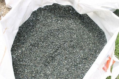 Kamenclub.ru: Щебень крошка зеленый (змеевик) фр. 5-10 мм  купить в Волжском змеевик зеленый, салатовый ландшафтный декоративный щебень крошка 7 200 руб/т   фото КАМЕНЬ КЛУБ