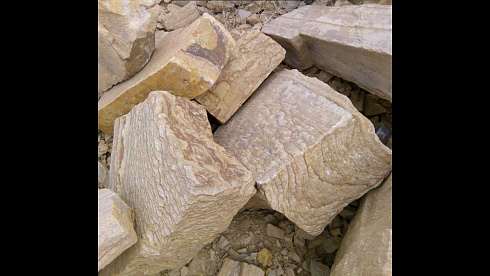 Kamenclub.ru: Песчаник пластушка желтый с рисунком (4-6 см)  купить в Волжском плитняк пластушка желтый с рисунком песчаник 9 000 руб/м3   фото КАМЕНЬ КЛУБ