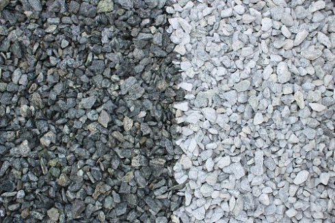 Kamenclub.ru: Щебень крошка зеленый (змеевик) фр. 10-20 мм.  купить в Волжском змеевик зеленый, салатовый декоративная ландшафтная каменная крошка щебня 7 200 руб/т   фото КАМЕНЬ КЛУБ