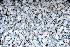 Kamenclub.ru: Мраморная крошка, щебень, цвет-белый, фр. 3-5 мм.  купить в Волжском мрамор белый молочный бежевый мрамор колотый 11500 руб/т   фото КАМЕНЬ КЛУБ