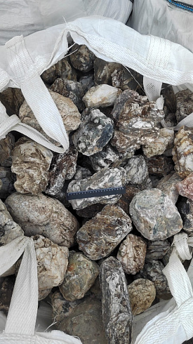 Kamenclub.ru: Кварцевый валунчик фр.100-300 мм.  купить в Волжском кварц белый, бежевый молочный рыжий крупный природный камень галечник 7850 руб/т   фото КАМЕНЬ КЛУБ