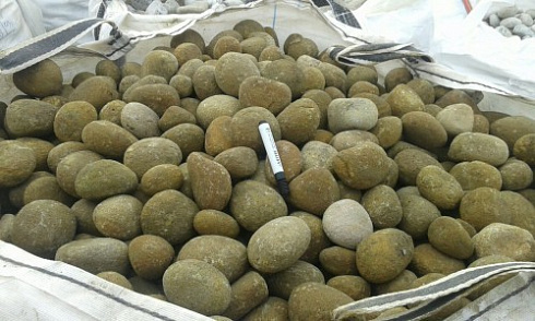 Kamenclub.ru: Песчаник ядра, фр. 100-300 мм  купить в Волжском песчаник бежевый серый рыжий речная галька 5 000 руб/т   фото КАМЕНЬ КЛУБ