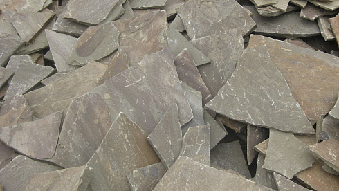 Kamenclub.ru: Песчаник пластушка серо-зеленый (3,0 см)  купить в Волжском песчаник серо-зеленый, серый, зеленый песчаник пластушка колотый рваный ландшафтный 10200 руб/м3   фото КАМЕНЬ КЛУБ