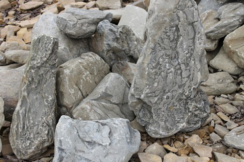 Kamenclub.ru: Песчаник декоративный ландшафтный (фр. 300-500 мм)  купить в Волжском песчаник желтый рыжий серый зеленый валун речной окатанный природный песчаника 4 500 руб/т   фото КАМЕНЬ КЛУБ