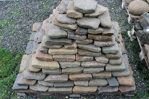 Kamenclub.ru: Песчаник галтованный для облицовки (фр. 2-5 см)  купить в Волжском песчник рыжий желтый серый песчаник окатанный речной 6 000 руб/т   фото КАМЕНЬ КЛУБ