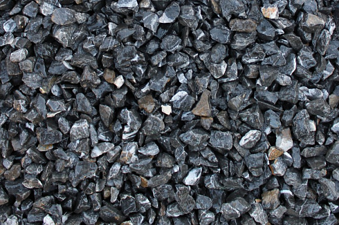 Kamenclub.ru: Щебень крошка черный (мрамор) фр. 5-10 мм.  купить в Волжском мрамор черный с белыми прожилками, черный, белый мраморная крошка декоративная ландшафтная 11000 руб/т   фото КАМЕНЬ КЛУБ