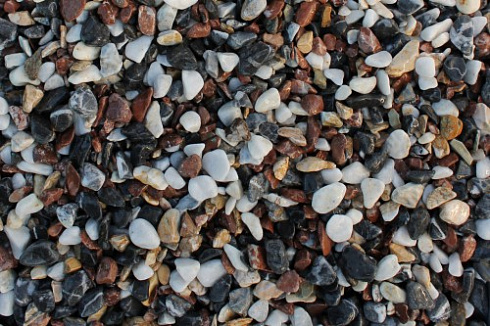 Kamenclub.ru: Мраморная крошка (щебень галтованный микс:: серый-зеленый-розовый) фр.10-20 мм.  купить в Волжском мрамор серый, зеленый, розовый щебень окатанный округлый декоративный ландшафтный 15500 руб/т   фото КАМЕНЬ КЛУБ