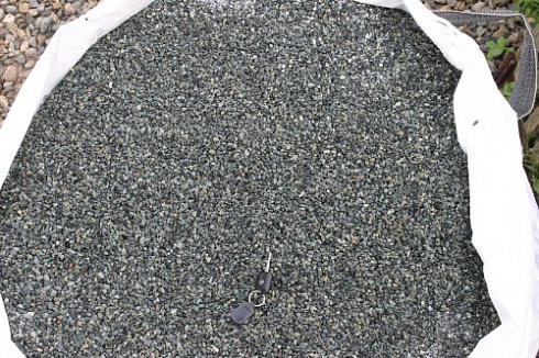 Kamenclub.ru: Щебень крошка зеленый (змеевик) фр. 5-10 мм  купить в Волжском змеевик зеленый, салатовый ландшафтный декоративный щебень крошка 7 200 руб/т   фото КАМЕНЬ КЛУБ