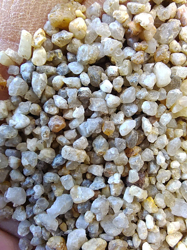 Кварцевый песок сухой фракцинированный фр. 1,6-4 мм.  купить в Волжском фото Камень Клуб