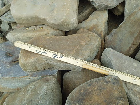 Kamenclub.ru: Песчаник для мощения дорожек, площадок, парковок ( фр 5-10 см)  купить в Волжском песчаник  серый желтый коричневый рыжий песчаник оголтованный окатанный 6500 руб/т   фото КАМЕНЬ КЛУБ