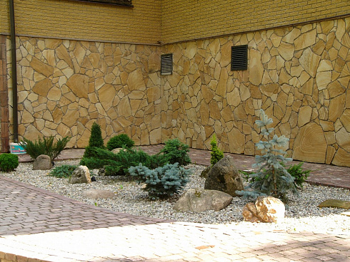 Kamenclub.ru: Песчаник пластушка желтый с разводом под дерево (2 см)  купить в Волжском плитняк желтый с разводами, желтый, рыжий, серый песчаник пластушка рваная ландшафтная 11 000 руб/м3   фото КАМЕНЬ КЛУБ