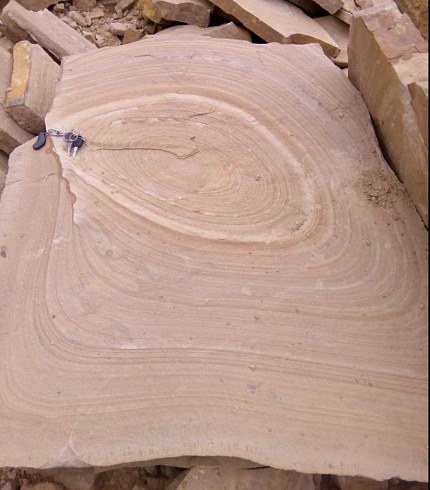 Kamenclub.ru: Форматный камень (плаха) пошаговая дорожка от 70-150 см (4 -12 см)  купить в Волжском плитняк  форматный плаха желтый песчаник 9 000 руб/т   фото КАМЕНЬ КЛУБ