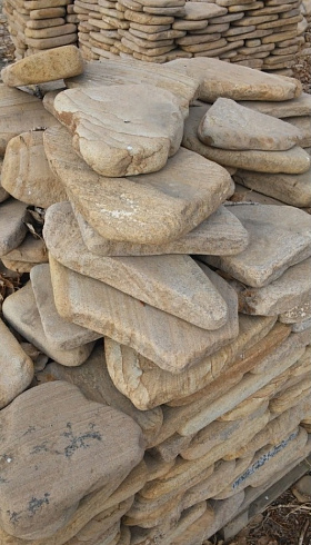 Kamenclub.ru: Песчаник пластушка галтованный желтый с рисунком (3 см)  купить в Волжском плитняк - пластушка желтый песчаник 21000 руб/м3   фото КАМЕНЬ КЛУБ