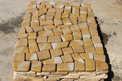 Kamenclub.ru: Песчаник брусчатка (Готика) art PSG-L-01  купить в Волжском    2300 руб/кв.м   фото КАМЕНЬ КЛУБ