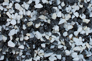 Kamenclub.ru: Мраморная крошка (щебень крошка микс : черный-белый) фр. 10-20 мм.  купить в Волжском мрамор белый, черный каменная декоративная крошка ландшафтная 12000 руб/т   фото КАМЕНЬ КЛУБ