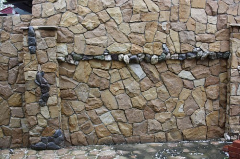 Kamenclub.ru: Песчаник колотый для облицовки (фр. 2-3 см)  купить в Волжском песчаник бежевый серый рыжий песчаник строительный 5000 руб/т   фото КАМЕНЬ КЛУБ