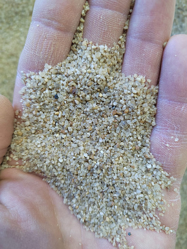 Кварцевый песок для площадок фр. 0,6-1,2 мм.  купить в Волжском фото Камень Клуб