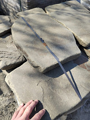 Kamenclub.ru: Песчаник пластушка светло-серый (4,0 - 6,0 см)  купить в Волжском плитняк - пластушка светло-серый песчаник 12600 руб/м3   фото КАМЕНЬ КЛУБ