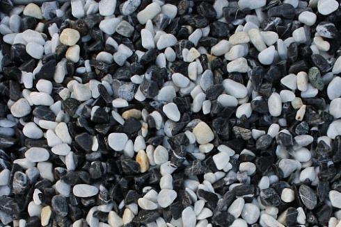 Kamenclub.ru: Мраморная крошка (щебень галтованный микс:: серый-зеленый-розовый) фр.10-20 мм.  купить в Волжском мрамор серый, зеленый, розовый щебень окатанный округлый декоративный ландшафтный 15500 руб/т   фото КАМЕНЬ КЛУБ