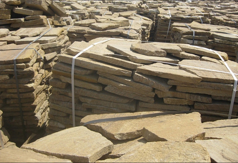 Kamenclub.ru: Песчаник пластушка желтый с рисунком (3 см)  купить в Волжском песчаник желтый с рисунком, рыжий, желтый песчаник пластушка ландшафтная рваная 8 500 руб/м3   фото КАМЕНЬ КЛУБ