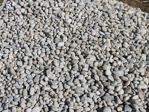 Kamenclub.ru: Галька речная окат (серо-белая) фр. 70-120 мм купить  в Волжском галька галечник бело-серая, серо-белая, серая, белая речная природная галька  8000 руб/т   фото КАМЕНЬ КЛУБ