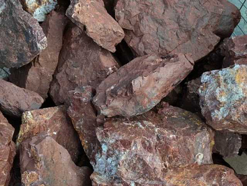 Kamenclub.ru: Щебень крошка красный (ЯШМА) фр. 5-10 мм.  купить в Волжском крошка каменная яшмы красный, бордовый, темно-красный декоративная крошка ландшафтная каменная яшмоидная 8500 руб/т   фото КАМЕНЬ КЛУБ