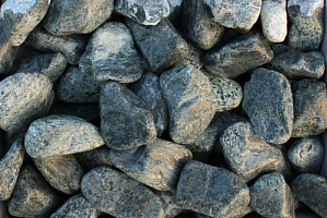 Kamenclub.ru: Щебень галтованный зеленый (змеевик) фр. 50-100 мм.  купить в Волжском галтовка мраморная зеленый, салатовый мрамор 12 500 руб/т   фото КАМЕНЬ КЛУБ